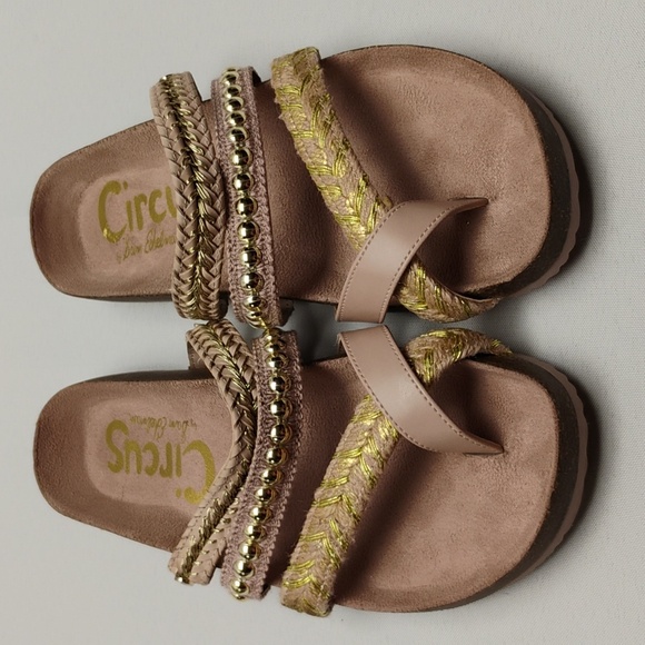 Circus by Sam Edelman Women's Oleander Flat Sandal - Picture 2 of 3